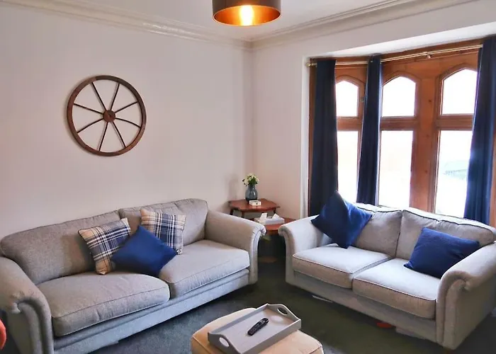 Castle Manor, 4 Bed Seaside Retreat