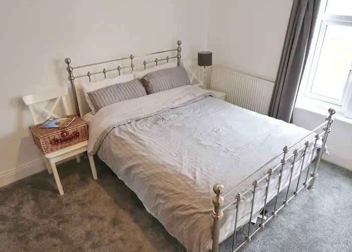 Castle Manor, 4 Bed Seaside Retreat