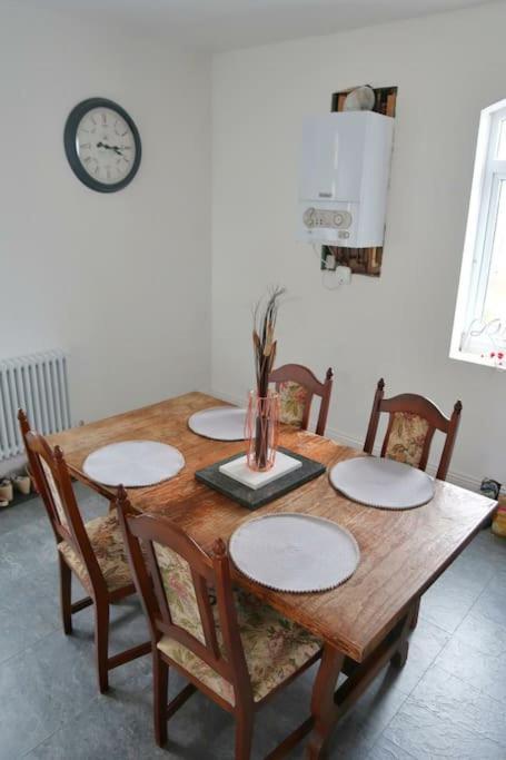 Castle Manor, 4 Bed Seaside Retreat *