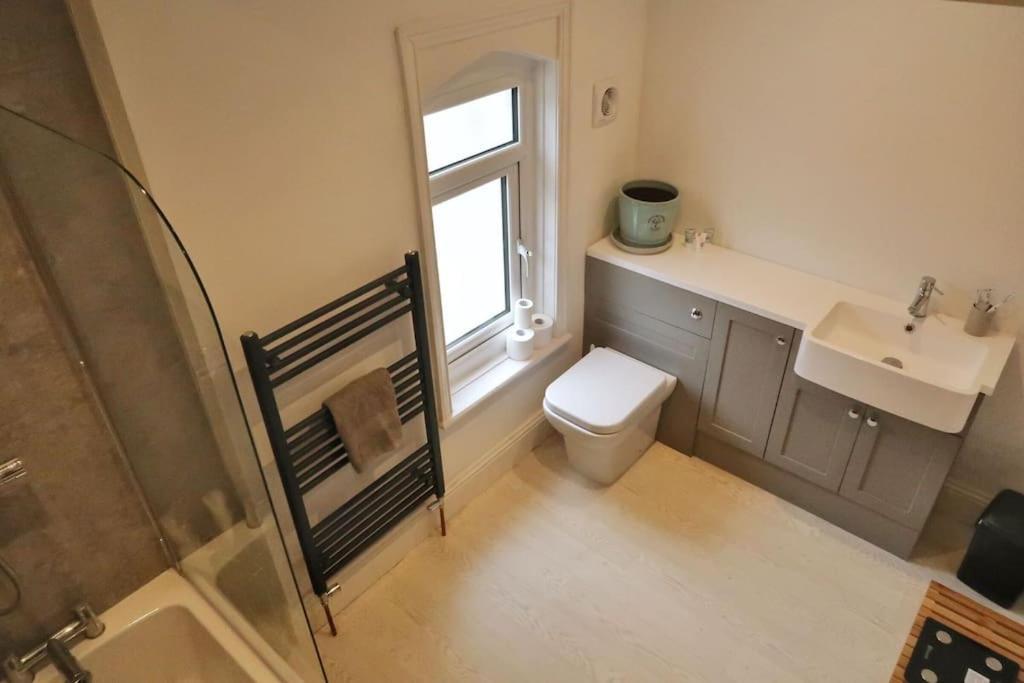 Castle Manor, 4 Bed Seaside Retreat Apartment