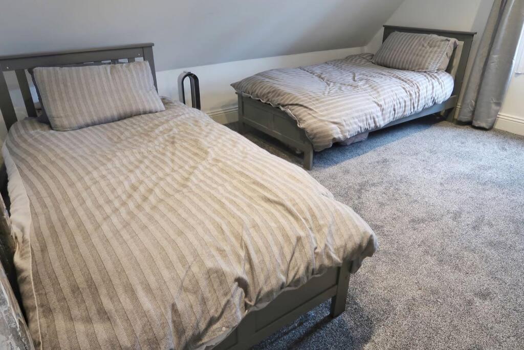 Castle Manor, 4 Bed Seaside Retreat *