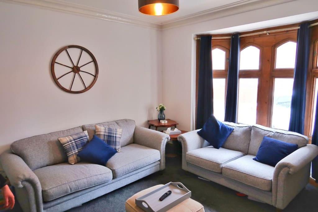 Castle Manor, 4 Bed Seaside Retreat Apartment
