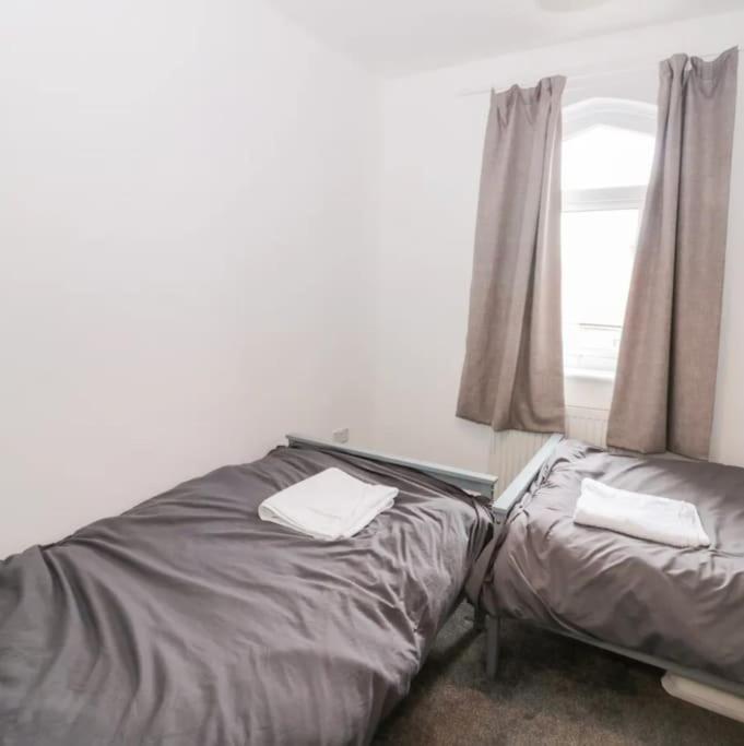 Castle Manor, 4 Bed Seaside Retreat Apartment *