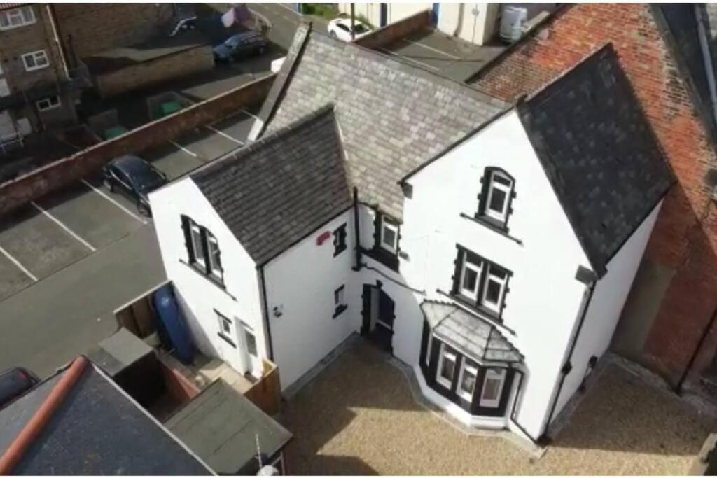 Castle Manor, 4 Bed Seaside Retreat *